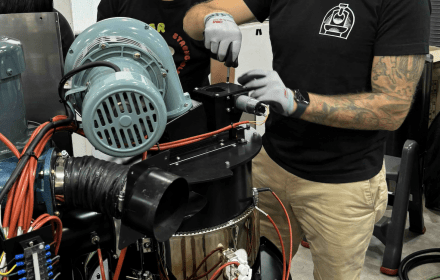 Stronghold - Szymon und Lukasz bei der technischen Schulung am Hauptsitz von Stronghold in Seoul